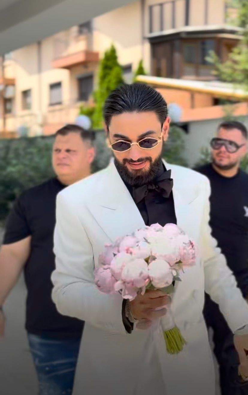 Primele imagini cu rochia de mireasă a nurorii lui Florin Salam! Mihaela strălucește din cap până în picioare