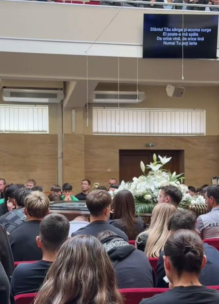 Imagini sfâșietoare de la înmormântarea adolescentului mort în accidentul din Dumbrăvița. Matias avea 16 ani 