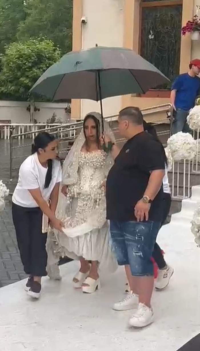 Primele imagini din biserică de la nunta fiului lui Florin Salam! Dani Stoian și Mihaela își unesc destinele în fața lui Dumnezeu