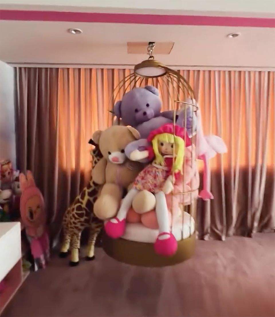 Cum arată camera fiicei lui Karmen Minune. Pentru mulți români este cât un apartament