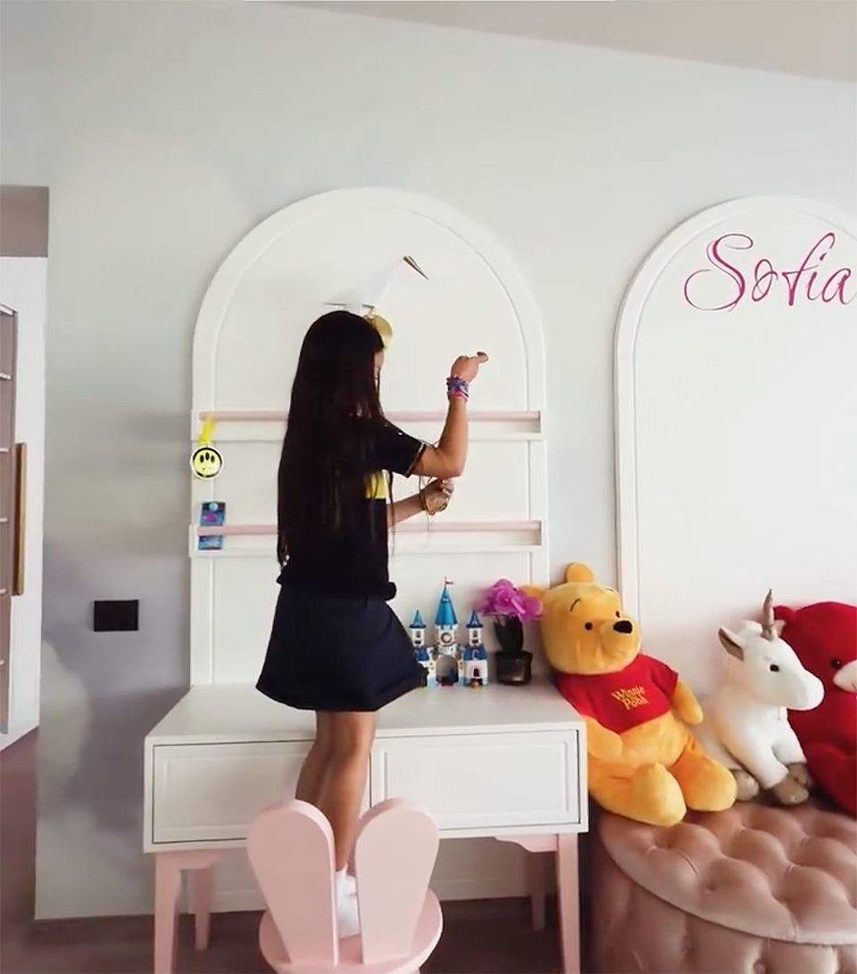 Cum arată camera fiicei lui Karmen Minune. Pentru mulți români este cât un apartament