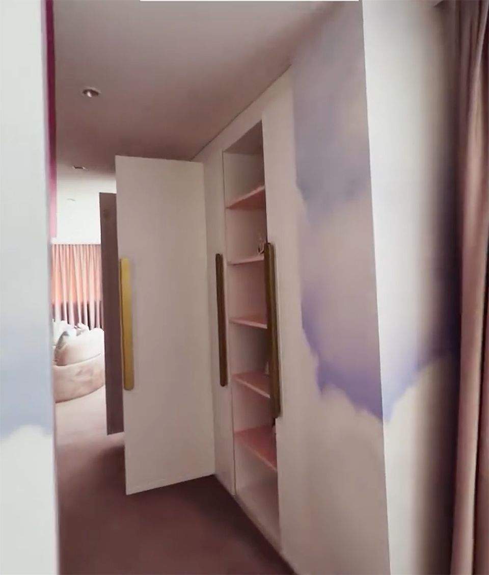 Cum arată camera fiicei lui Karmen Minune. Pentru mulți români este cât un apartament