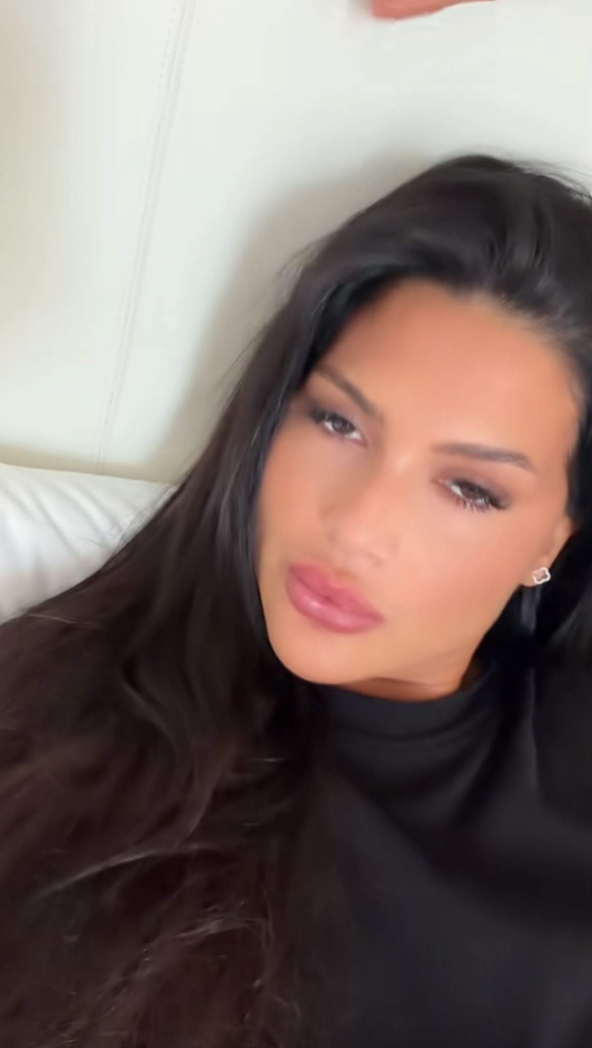 Roxana Dobre se filmează pe TikTok
