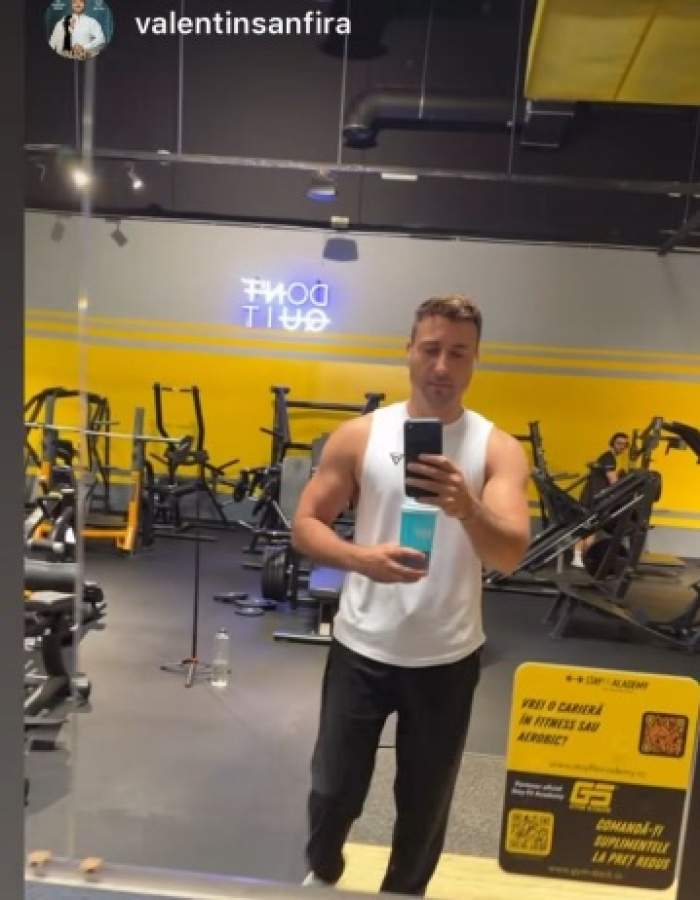 Cum arată Valentin Sanfira când nu poartă costum popular. Cântărețul și-a arătat tricepşii la sală