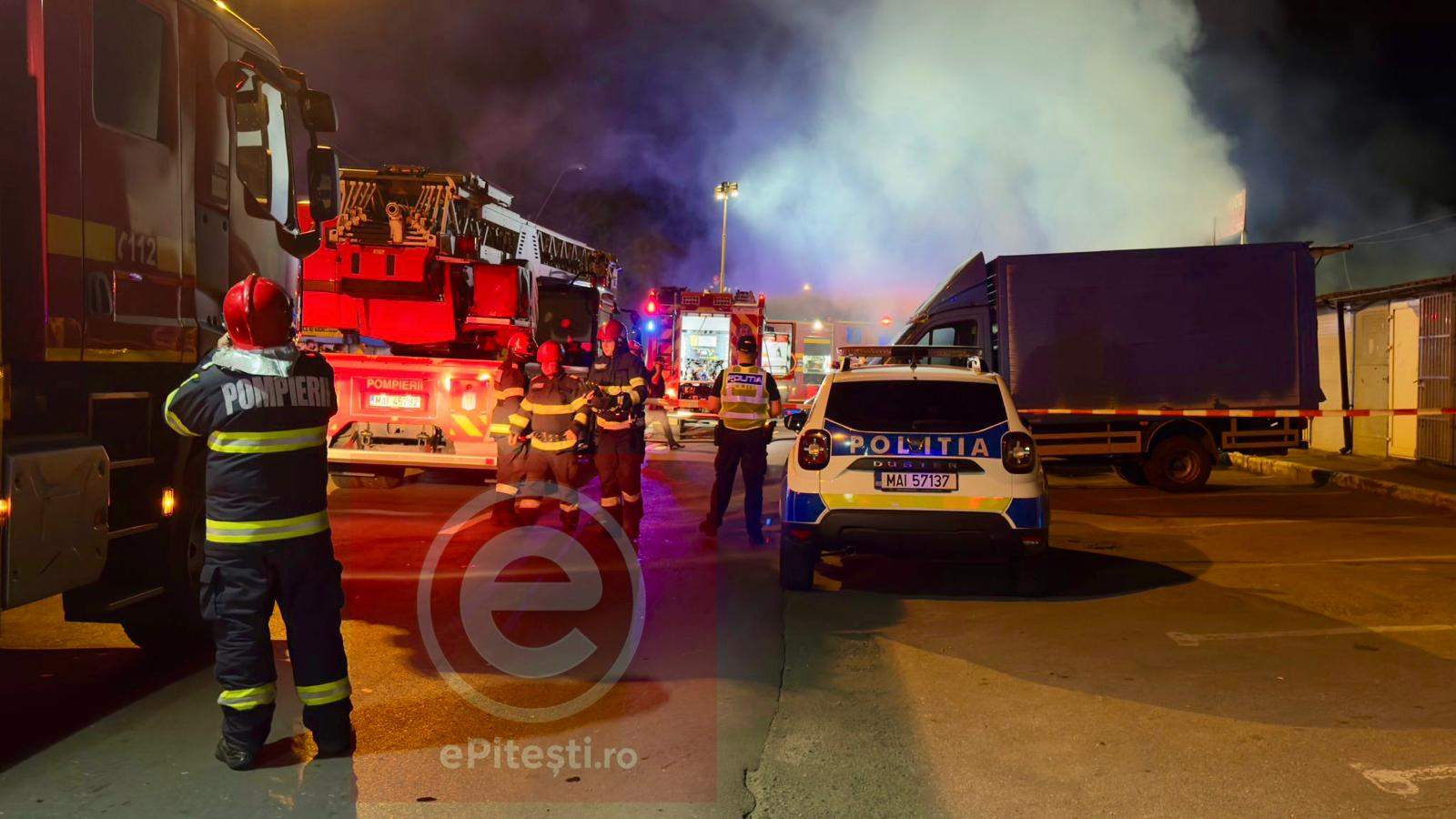 Incendiu puternic în Pitești! Arde un depozit, flăcările sunt vizibile de la mare distanță