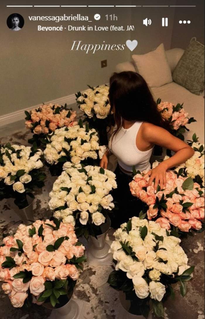 Vanessa, cu mai multe buchete de flori