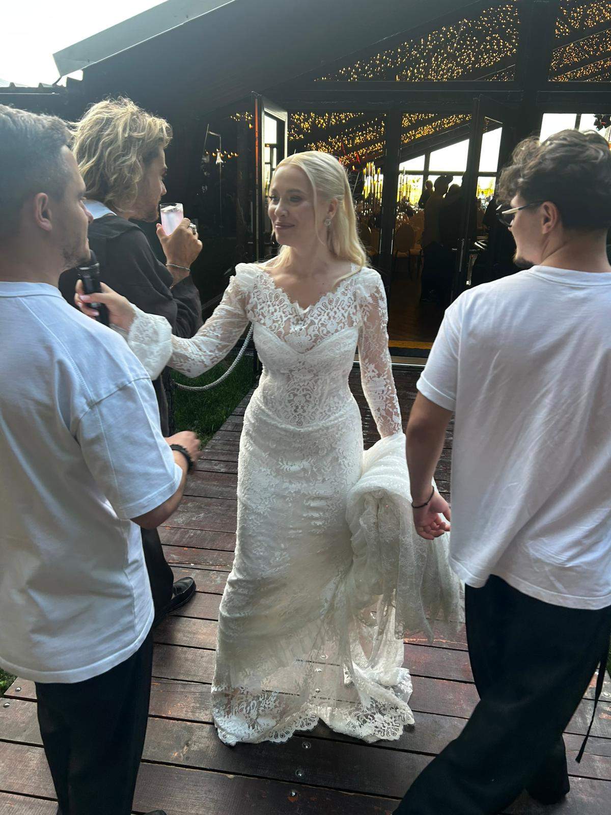 Ce rochie de mireasă superbă a purtat soția lui Bubu Cernea, Elena Mogîldea! Cei doi s-au căsătorit religios astăzi