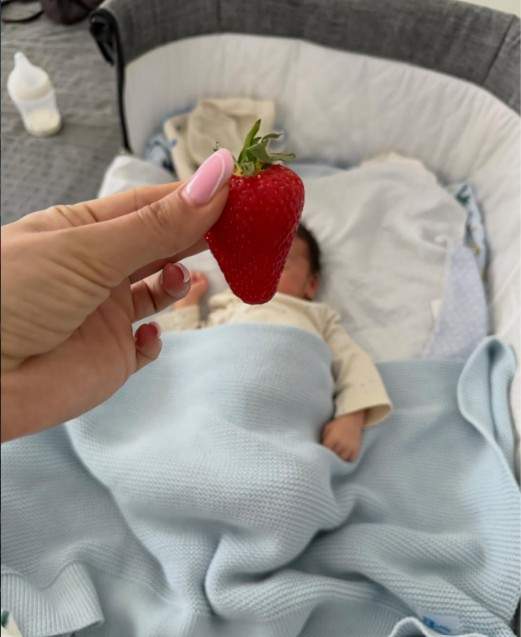 O fostă ispită masculină de la Insula iubirii a devenit tată în secret! Imagini adorabile cu partenera și fiul lor