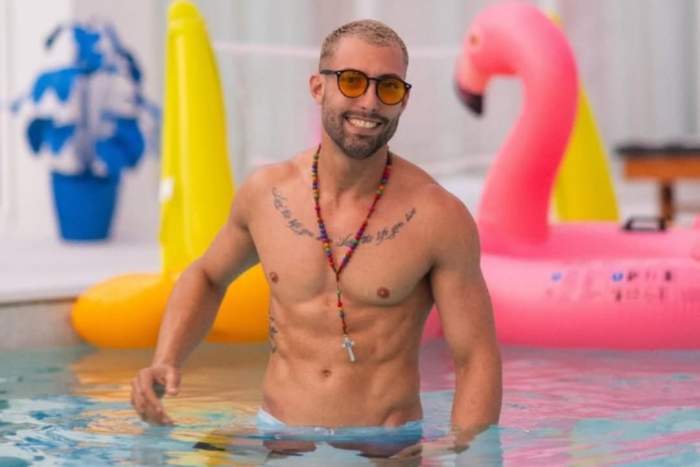 mattia in piscina