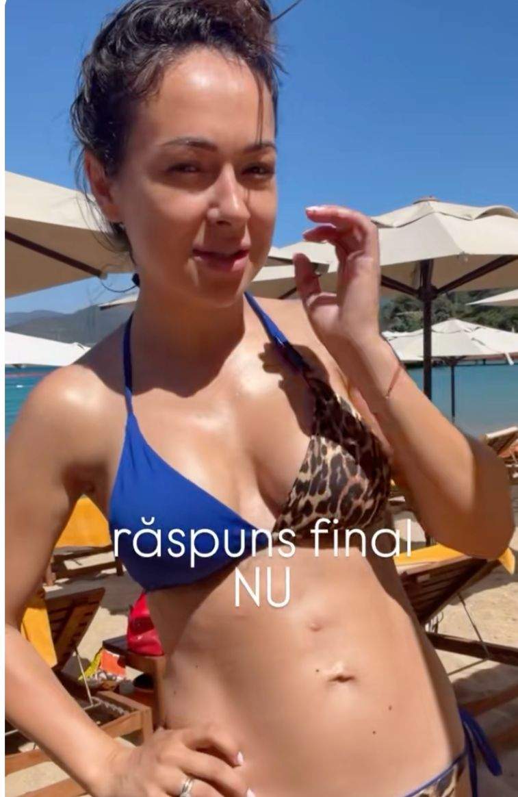 Vlăduța Lupău în costum de baie