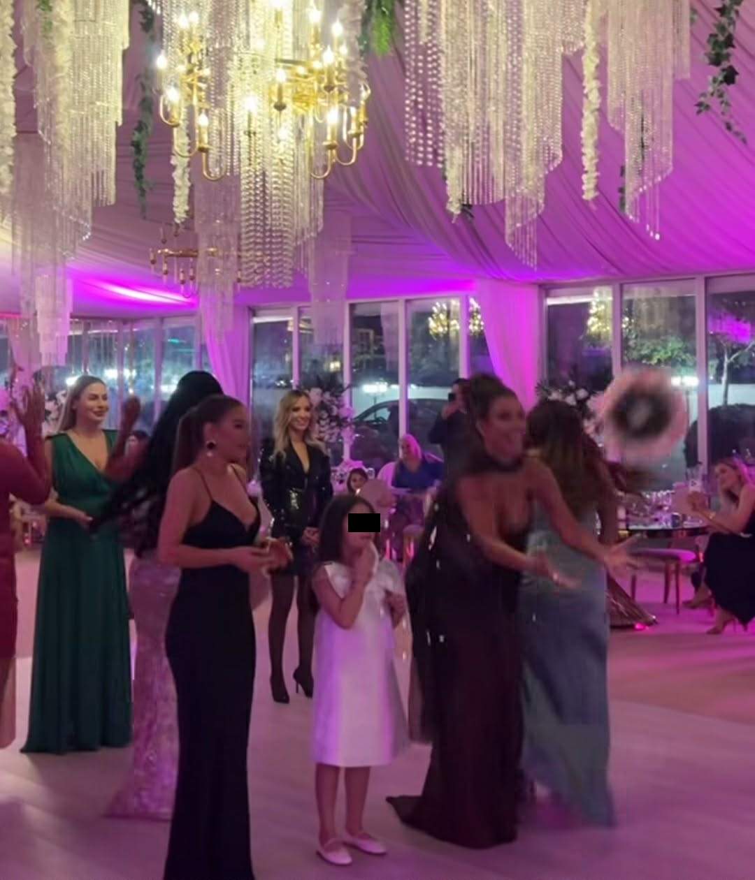 Loredana Chivu a prins buchetul de mireasă