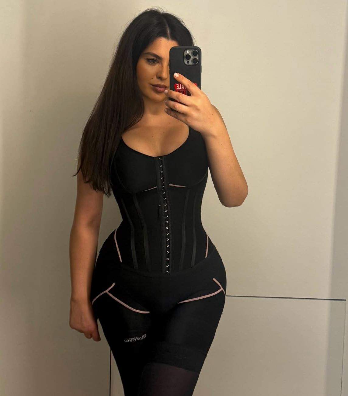 Ioana State, în corset