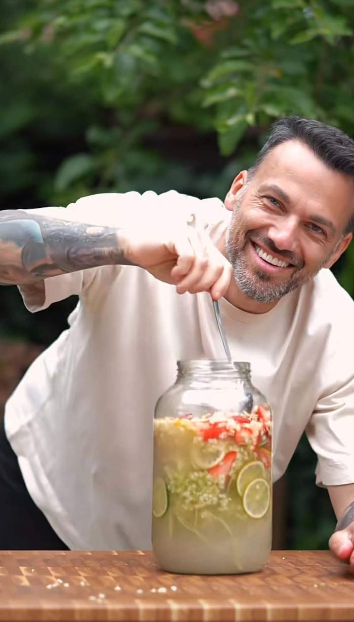 Socată cu căpșuni, mentă și lime după rețeta lui Chef Ștefan Popescu. Băutura pe care trebuie să o încerci