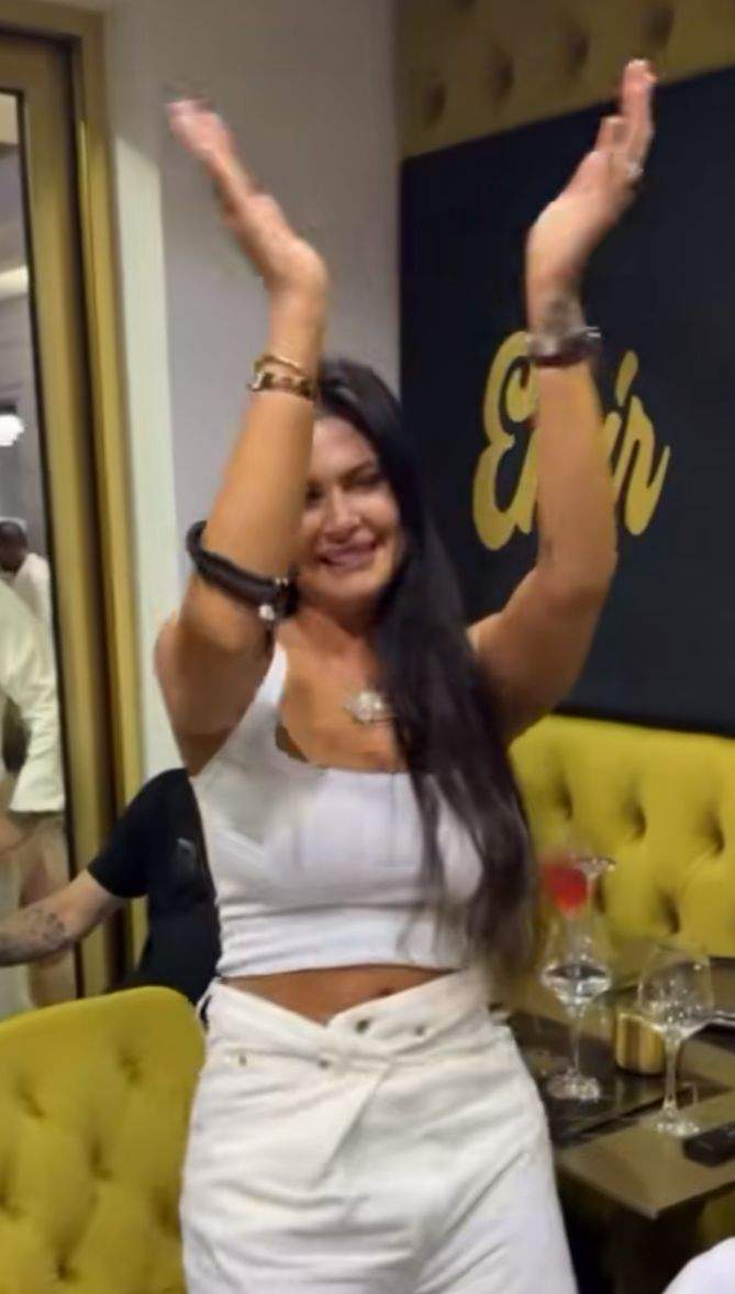 Roxana Dobre s-a dezlănțuit pe ritmuri de manele! Soția lui Florin Salam, dans incendiar / VIDEO