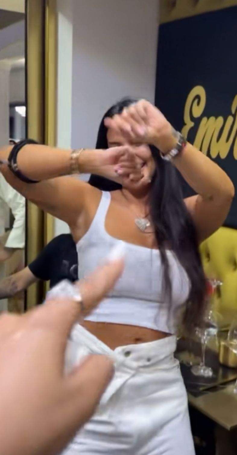 Roxana Dobre s-a dezlănțuit pe ritmuri de manele! Soția lui Florin Salam, dans incendiar / VIDEO