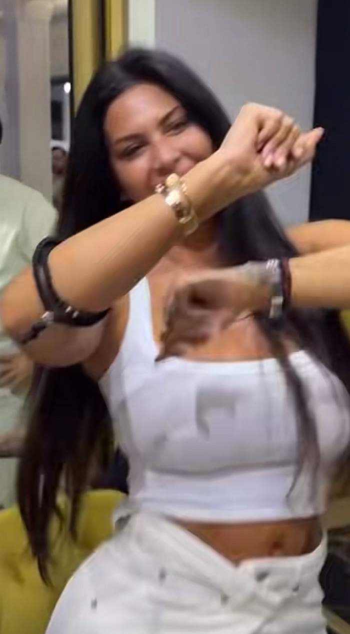 Roxana Dobre, dansând