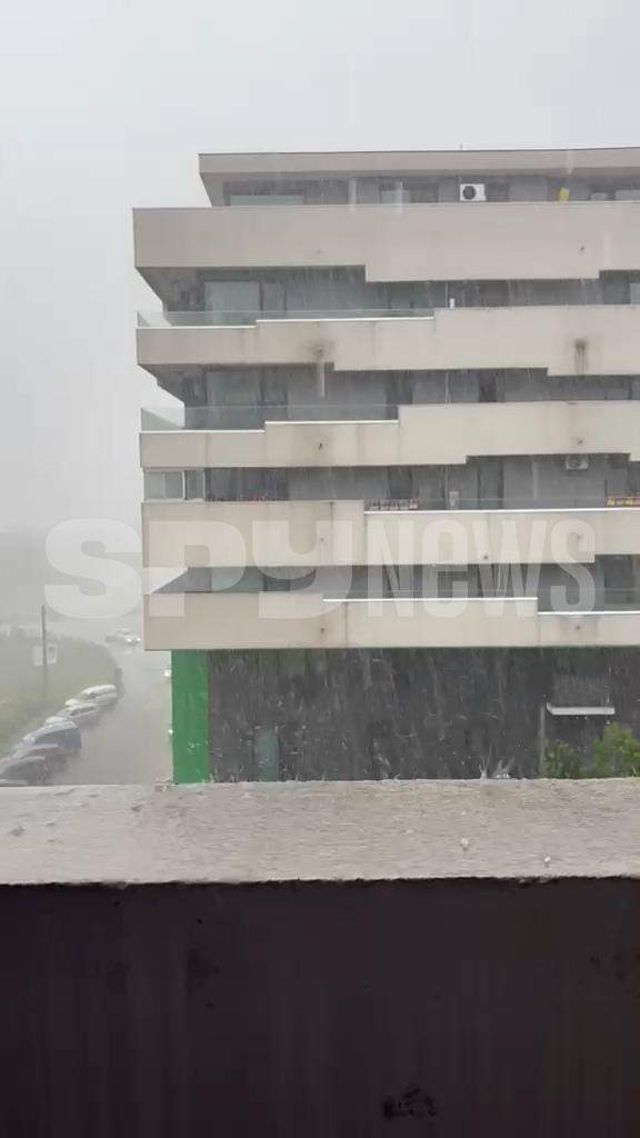 ploaie în București
