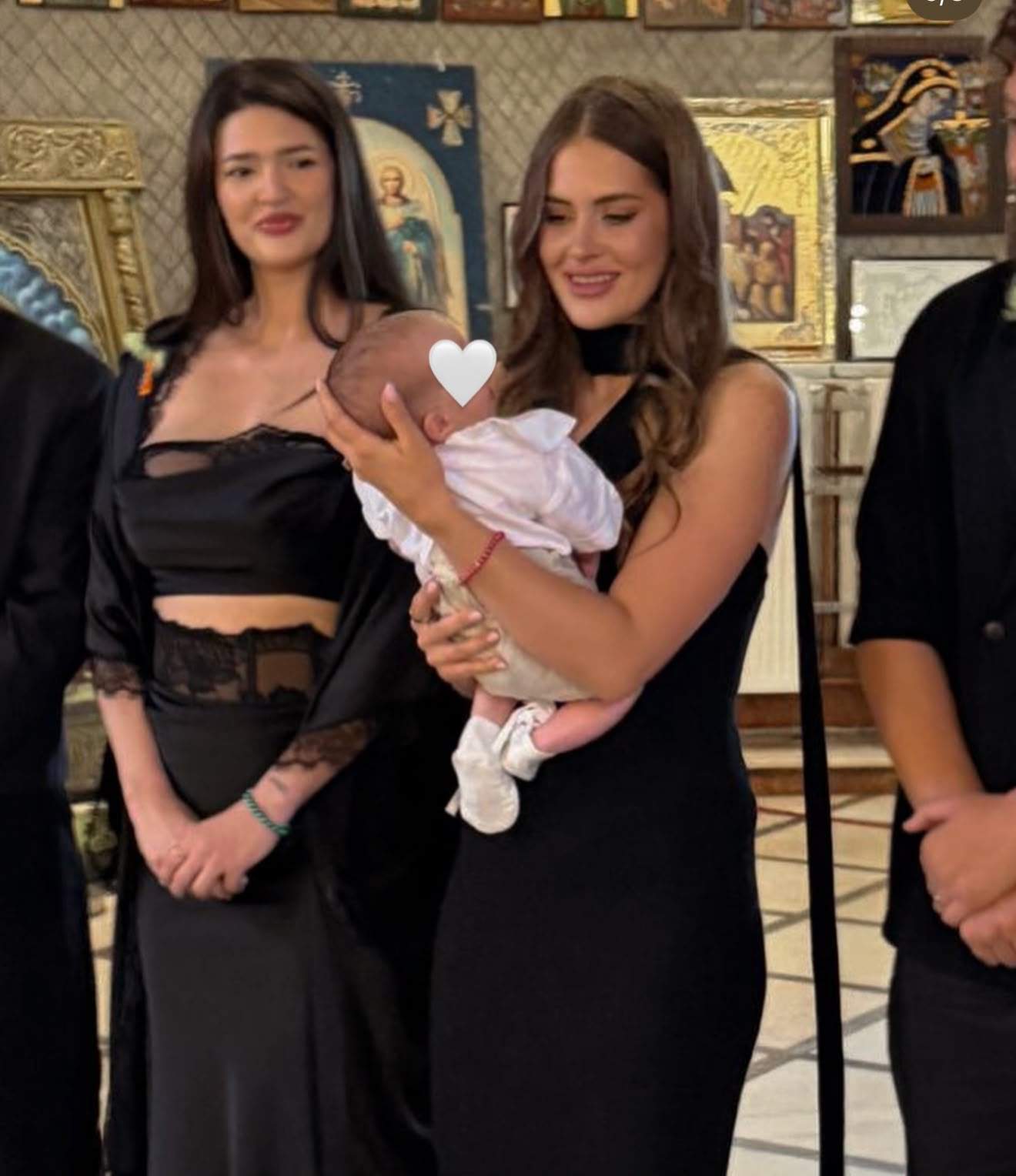 Maria Vigheciu, alături de sora ei