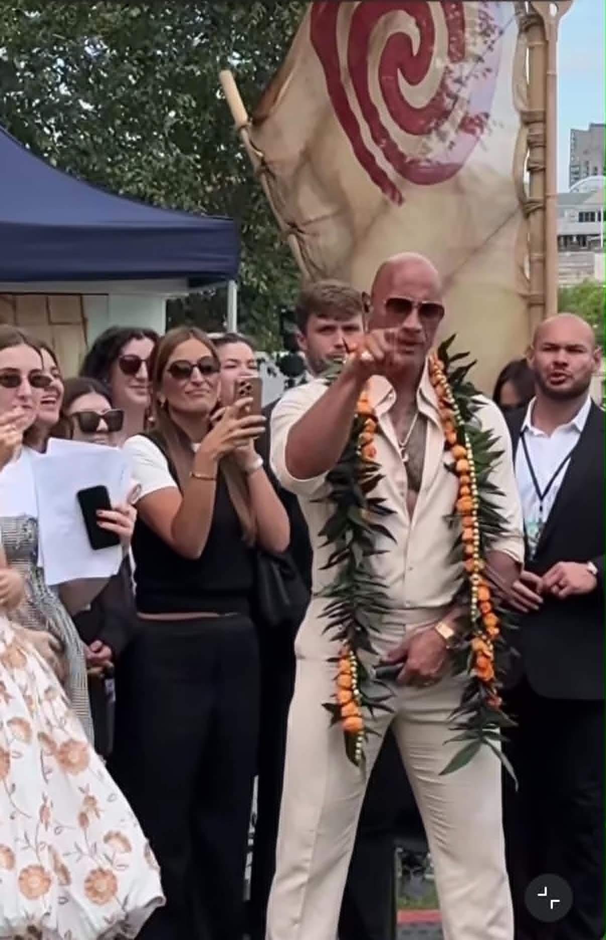 Influenceri români, felicitați de Dwayne "The Rock" Johnson. Ce sfat le-a dat celebrul actor pentru căsnicie