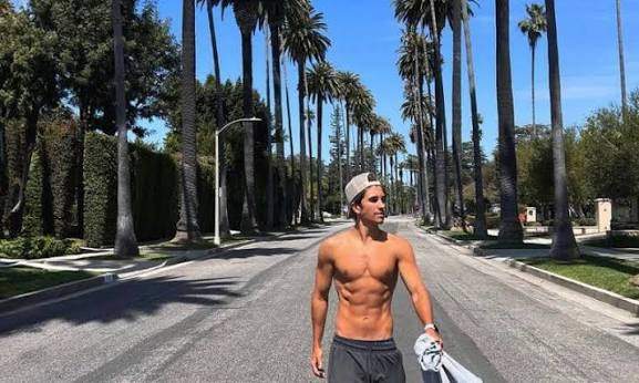 Sebastian Dobrincu are o nouă iubită? Gestul romantic care i-a pus pe toți pe gânduri