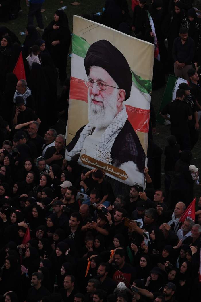 Imagini de la înmormântarea lui Ali Khamenei! Fostul lider suprem al Iranului, condus pe ultimul drum la Mashhad