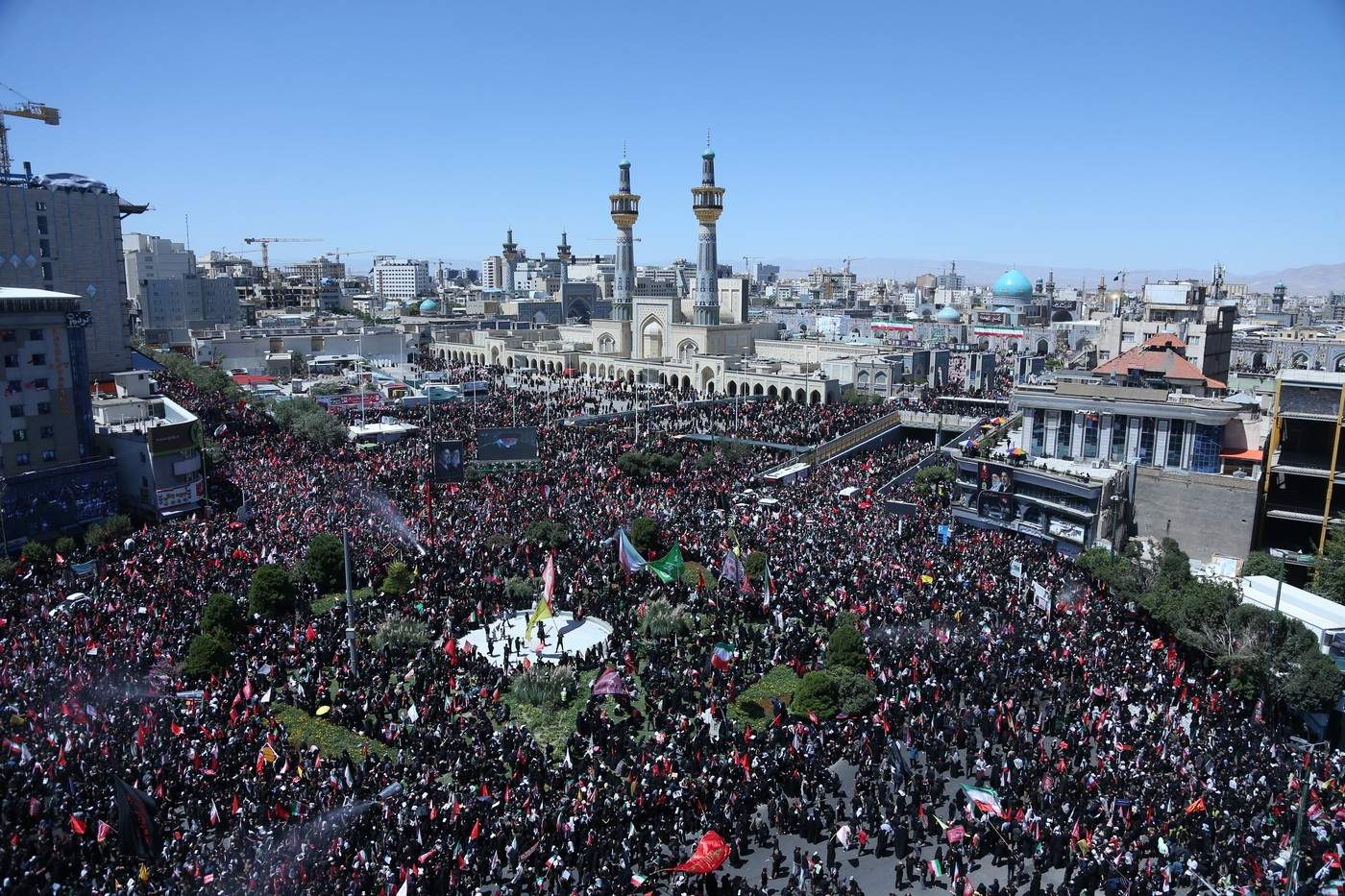 Imagini de la înmormântarea lui Ali Khamenei! Fostul lider suprem al Iranului, condus pe ultimul drum la Mashhad