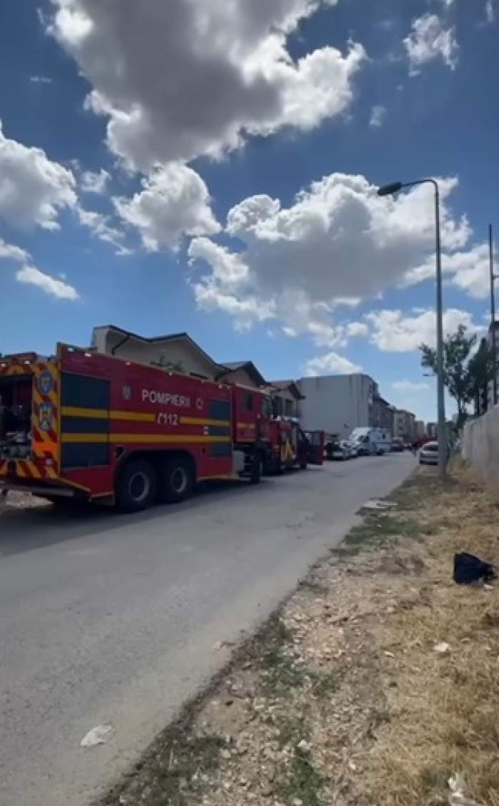 Incendiu puternic în Constanța! Flăcările s-au extins după ce au cuprins un panou electric