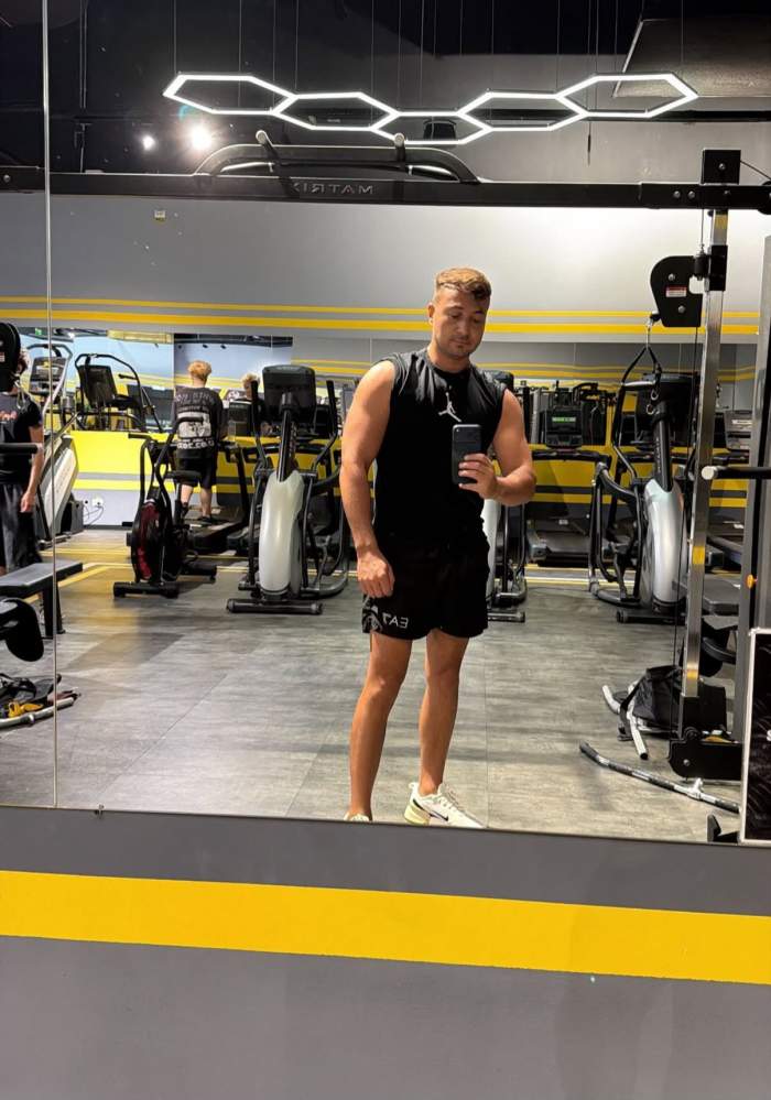 Valentin Sanfira, în sala de forță