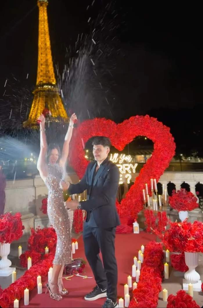 O influenceriță româncă a fost cerută în căsătorie în Paris! Imagini fabuloase cu decorul de vis | FOTO