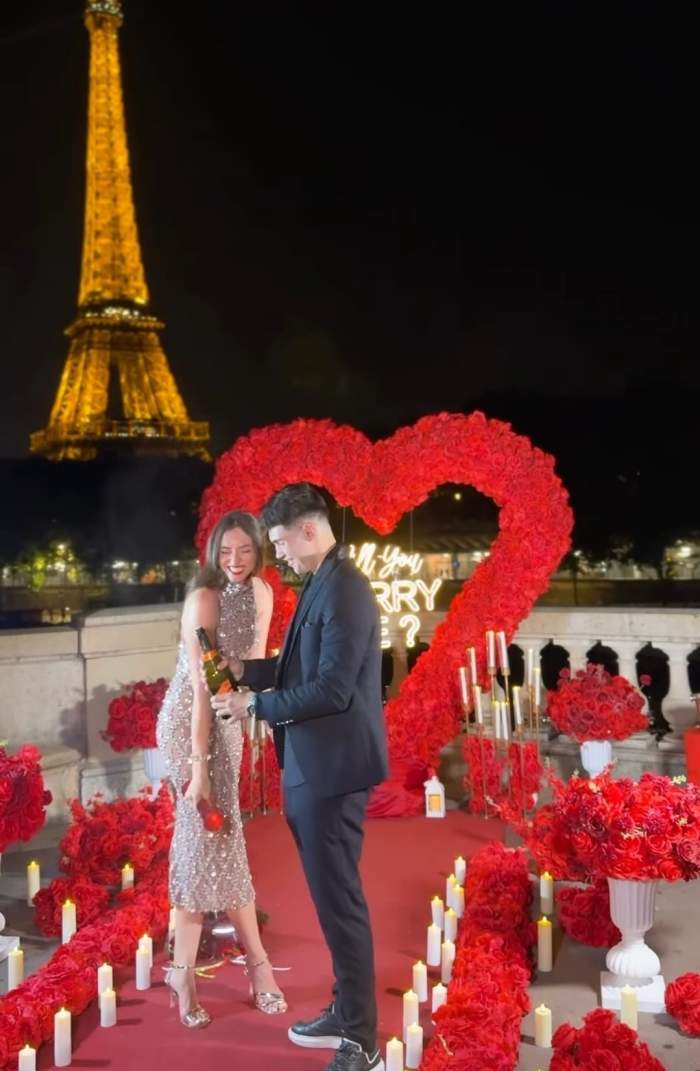 O influenceriță româncă a fost cerută în căsătorie în Paris! Imagini fabuloase cu decorul de vis | FOTO