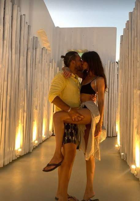 EXCLUSIV! Adi Vasile, prezentatorul de la Survivor, și frumoasa Delia Tudose s-au despărțit! Cei doi nu mai formează un cuplu