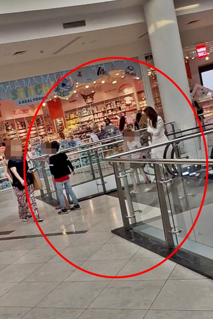 oana toiu cu doua fetite si un baiat
