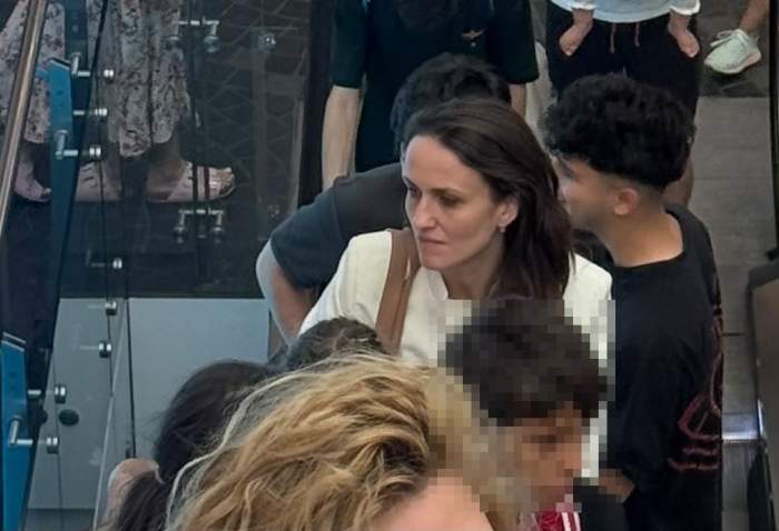 Ministrul de Externe al României, plimbare la mall alături de copii! Cum a fost surprinsă Oana Țoiu | VIDEO