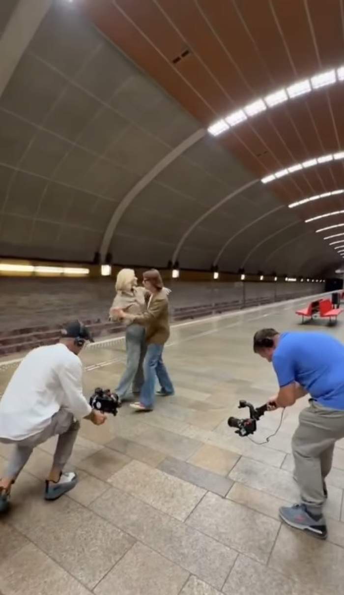 Alessandra Stoicescu, dans cu un actor celebru. Au transformat peronul de metrou în ring