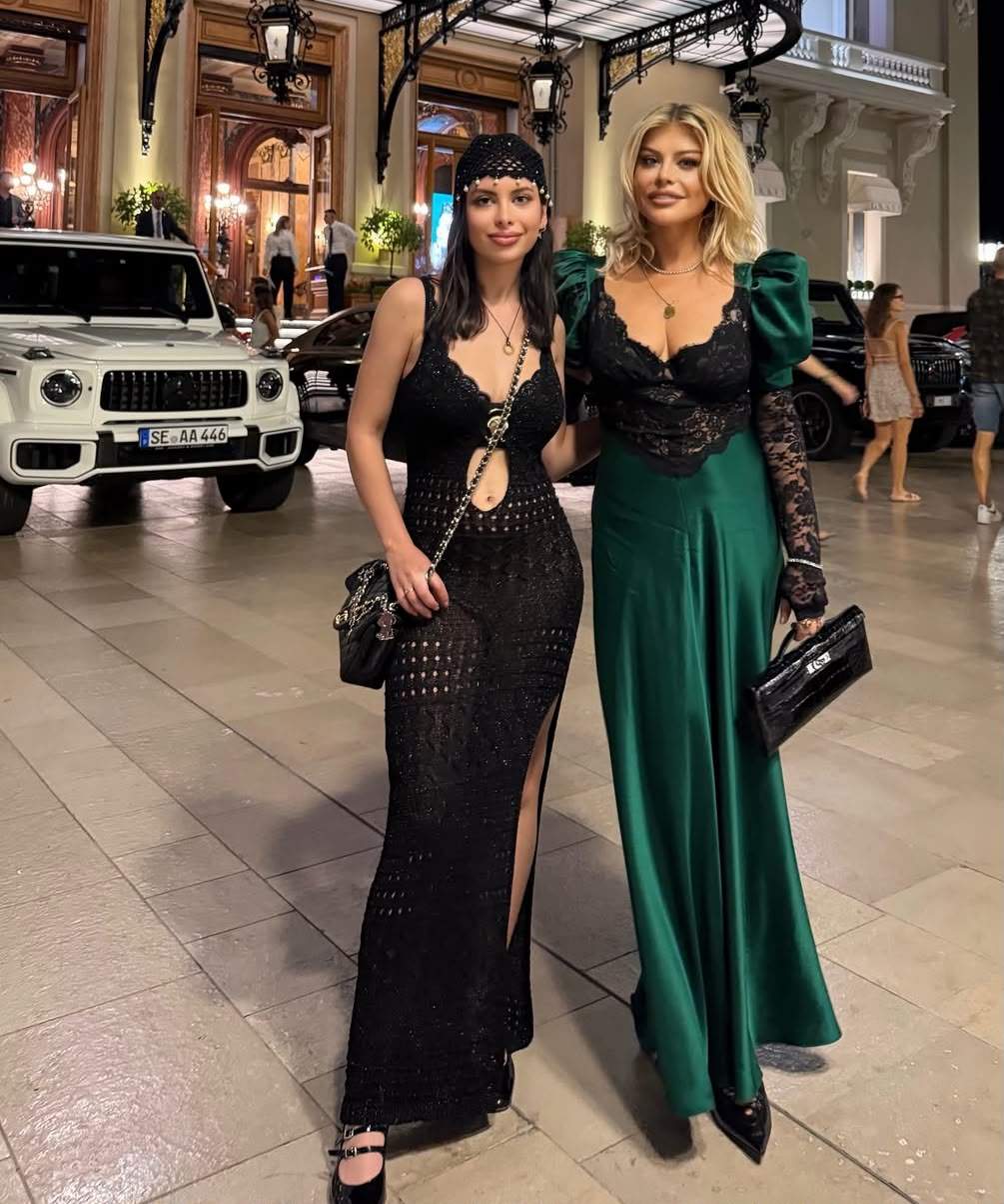 Imagini rare cu Loredana Groza și fiica ei! Elena a împlinit 28 de ani | FOTO