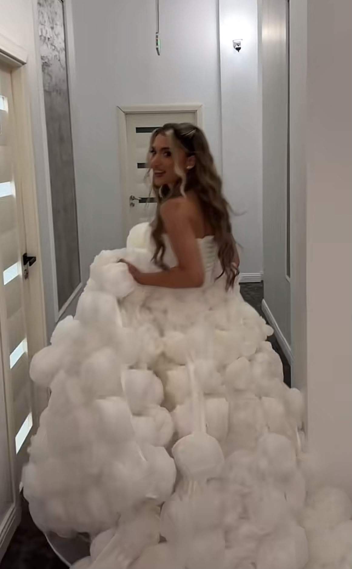Daria Cuflic în rochie de mireasă