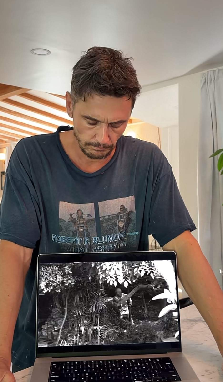 Actorul James Franco susține că a surprins un extraterestru în curtea casei! Imaginile care au împărțit Internetul în două