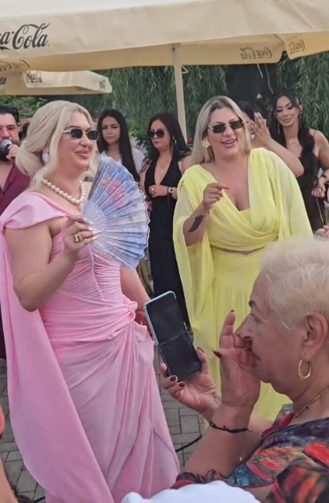 Cum și-a sărbătorit Lambada ziua de naștere, alături de Tzancă Uraganu! Ce ținută inedită a ales blondina