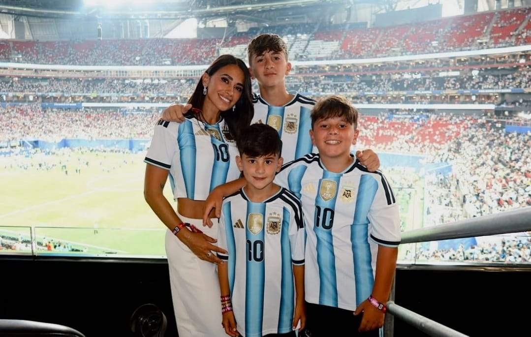 Soția lui Lionel Messi, apariție incendiară în semifinala Cupei Mondiale 2026! Antonella a purtat tricoul Argentinei | FOTO