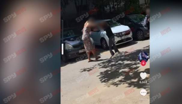 mama din Constanța și fiica ei