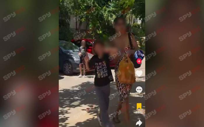 mama din Constanța și fiica ei