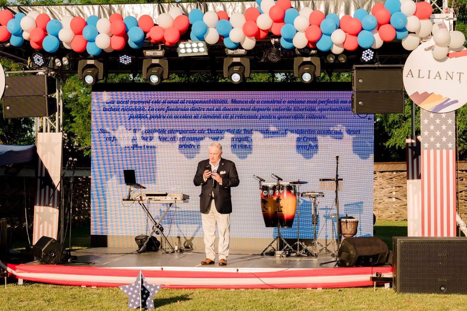 Omul din umbră care a organizat cea mai importantă recepție dedicată Statelor Unite în România. Puțini îi cunosc povestea
