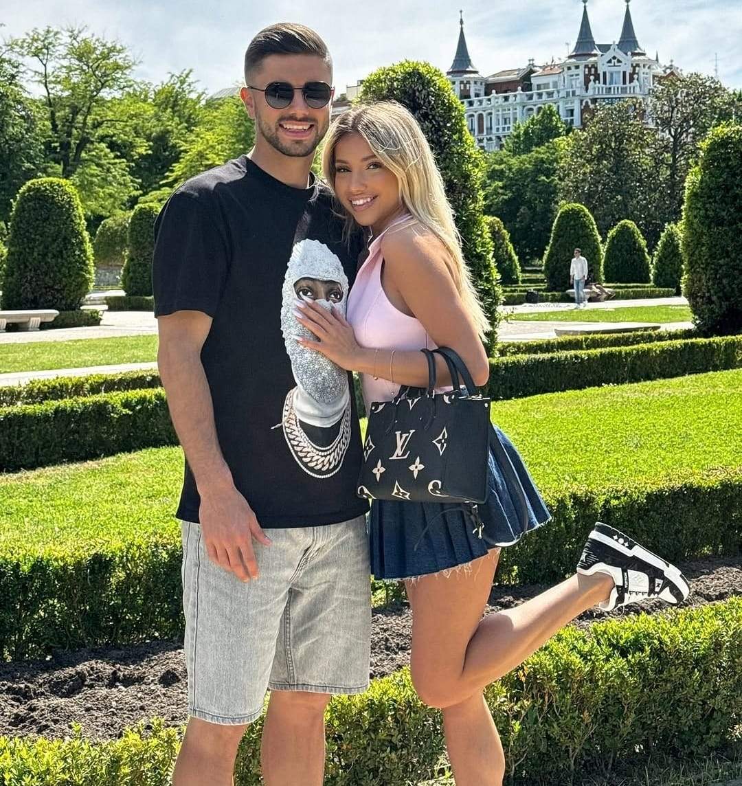 Logodnica unui fotbalist român de la Națională, victima unei escrocherii! Cum îi afectează pe fani