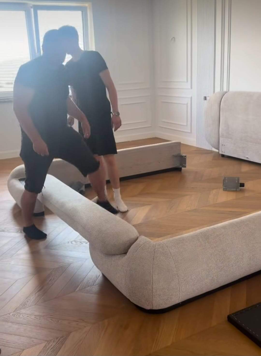 O influenceriță din Suceava și-a făcut o casă la care și vedetele din România ar visa! Cum arată și cât costă locuința, încă în constructie