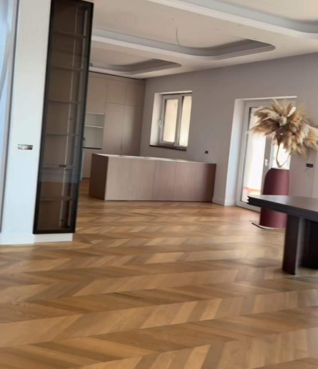 O influenceriță din Suceava și-a făcut o casă la care și vedetele din România ar visa! Cum arată și cât costă locuința, încă în constructie