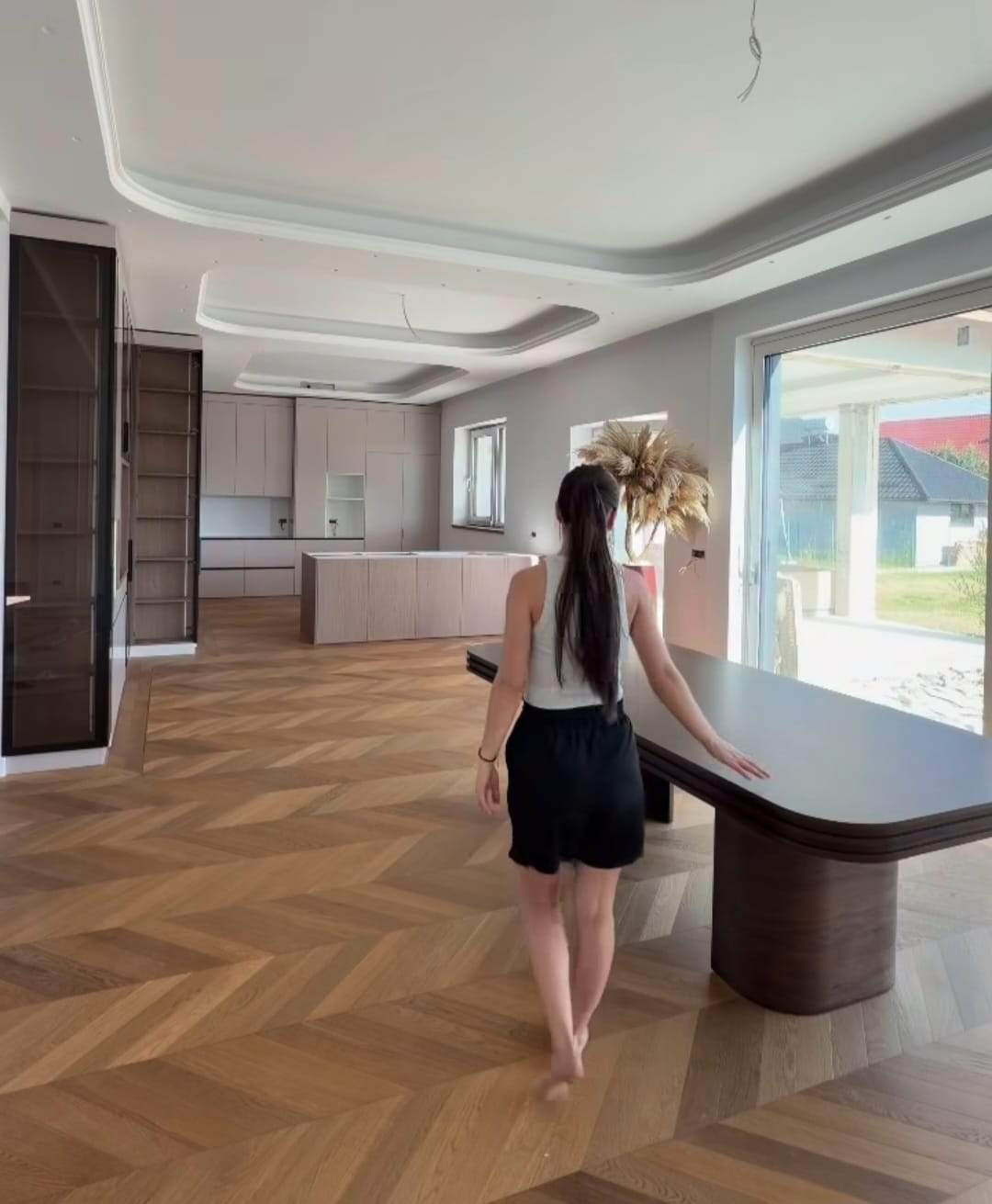 O influenceriță din Suceava și-a făcut o casă la care și vedetele din România ar visa! Cum arată și cât costă locuința, încă în constructie