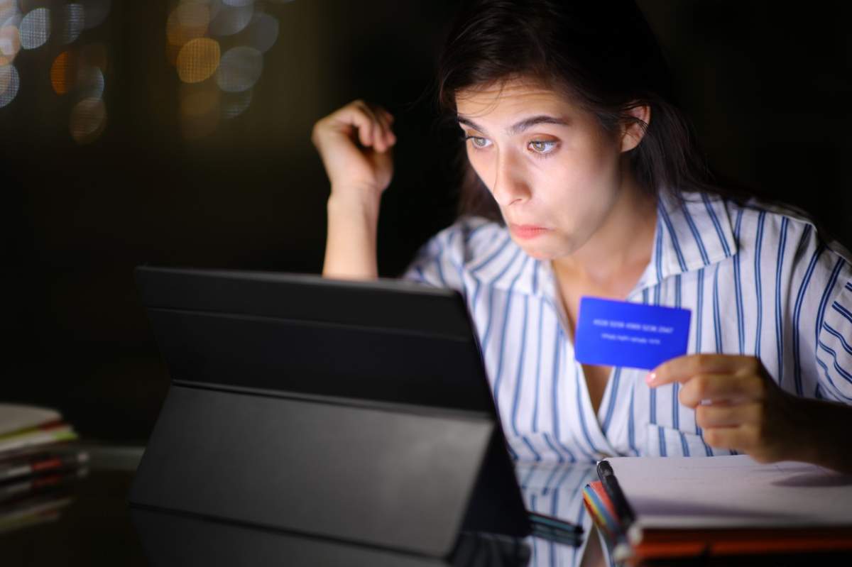 Atenție la o nouă țeapă pe internet! Escrocii trimit mesaje false în numele Poliției Române și Ghișeul.ro