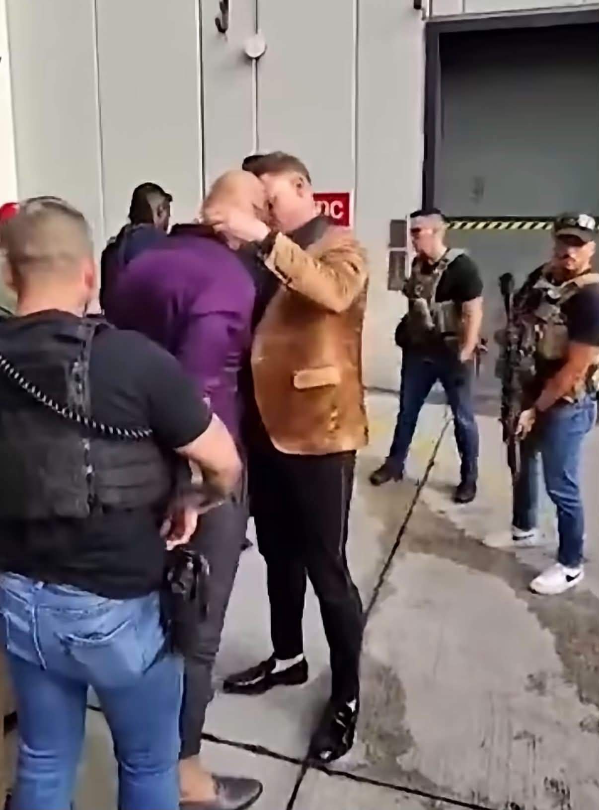 Frații Andrew și Tristan Tate, reținuți în Miami. Sunt vizați de acuzații grave și riscă extrădarea în Marea Britanie