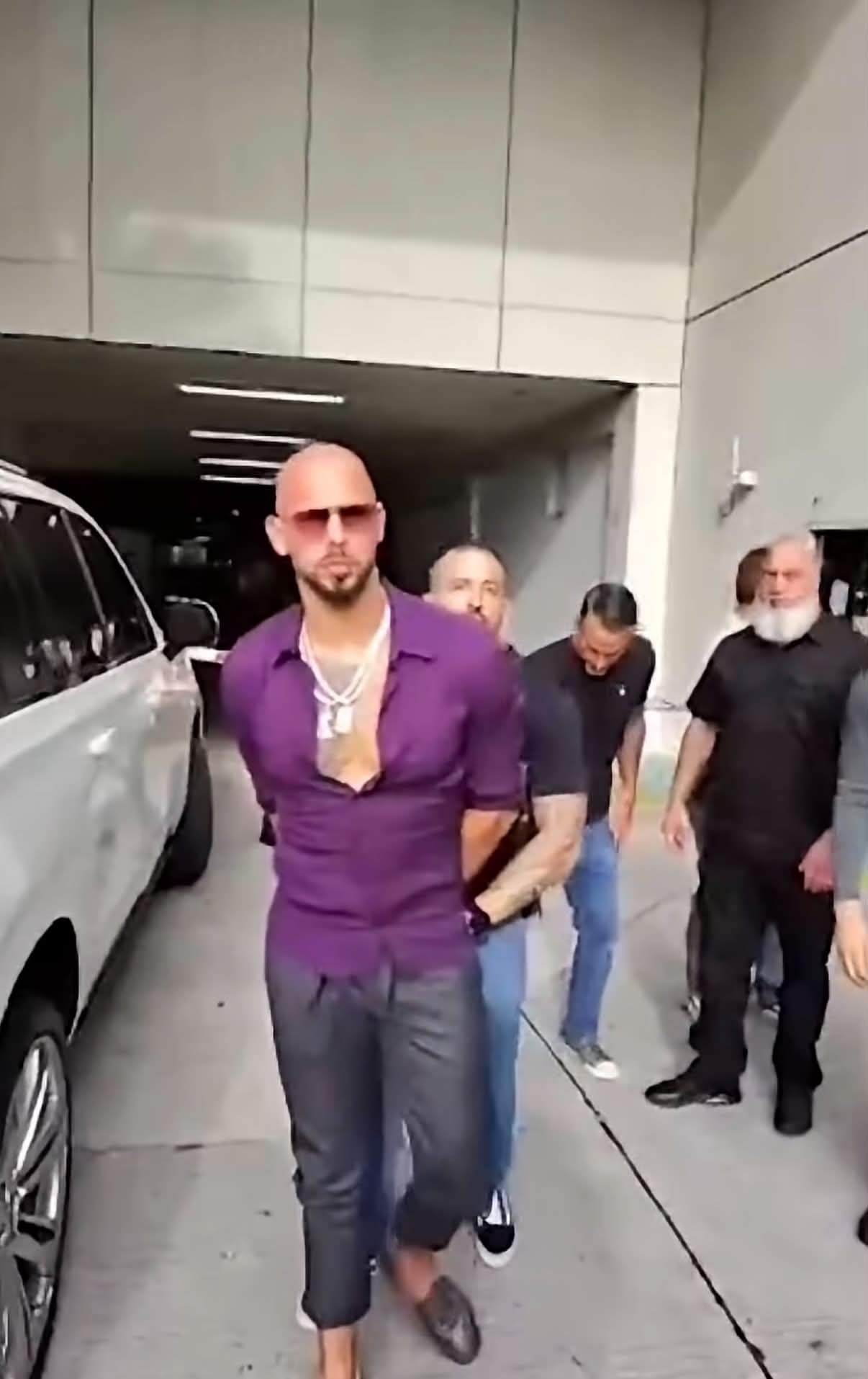 Frații Andrew și Tristan Tate, reținuți în Miami. Sunt vizați de acuzații grave și riscă extrădarea în Marea Britanie