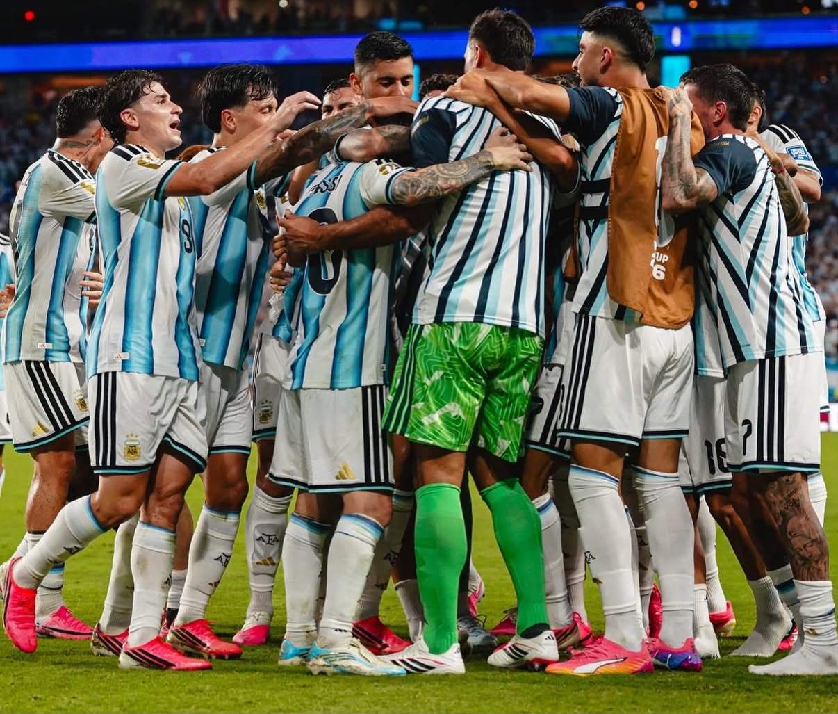 Naționala Argentinei, bucurându-se